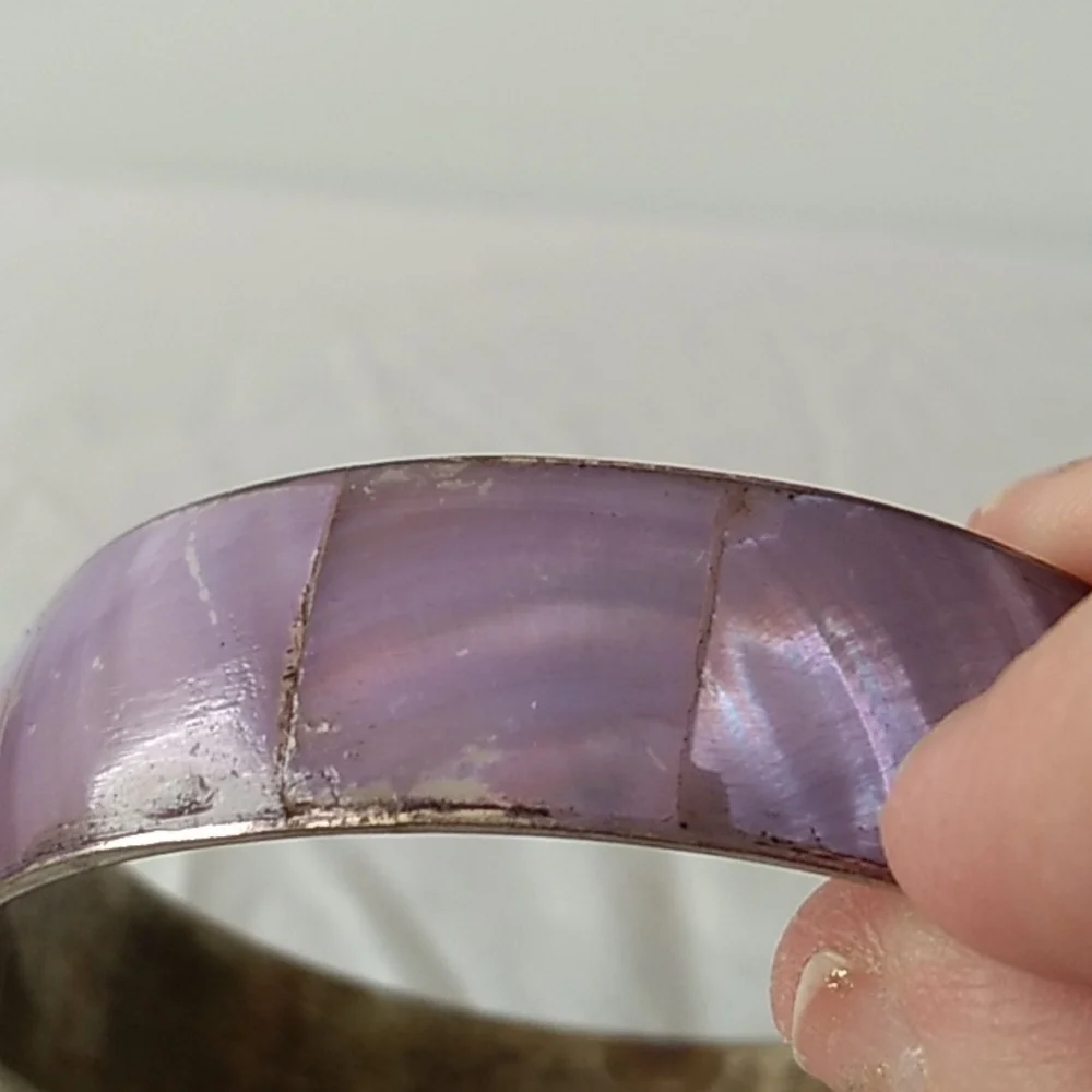 Vintage brass bangle with purple mother of pearl inlay - Picture 6 of 7